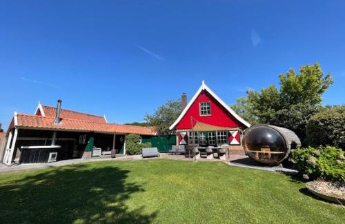 Lievelde House | De Appelbloesem 6-persoons met overdekte hottub, barrelsauna, lounge, wifi