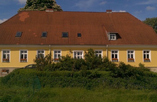 Klaushagen Apartment | Appartment in manour house with park. Lake nearby. Enjoy Naturepark.