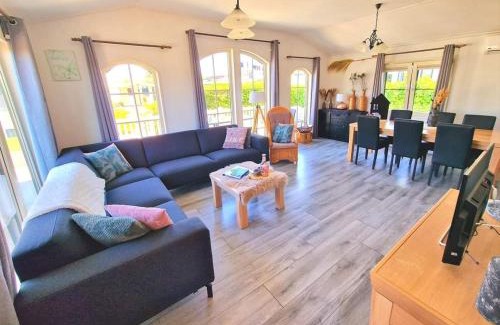 Sint-Annaland Ski Chalet | De droom van Zeeland met jacuzzi & Finse sauna