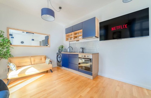 Prague 2 Apartment | De Luxe Suite with balcony in Angelo Residence