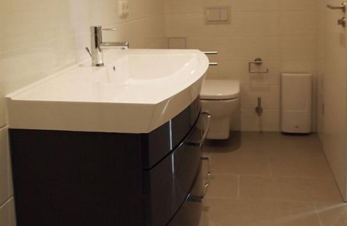 Munchehofe Apartment | Apartment with a landscaped garden