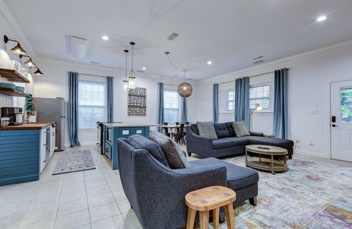 Winston - Salem House | Deacon Stays: Double House at Idlewilde - Walk to WFU - Sleeps 16