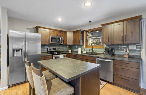 Deadwood House | Deadwood Pines Hideaway