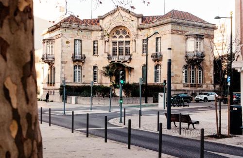 Lisbon Old Town House | Dear Lisbon - Valmor Palace