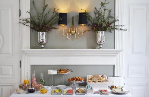 Lisbon Old Town House | Dear Lisbon - Valmor Palace