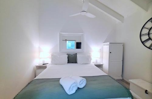 Rainbow Beach Hotel | Debbie's Place