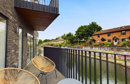 Camden Town House | Decadent Mews House overlooking Regent's Canal