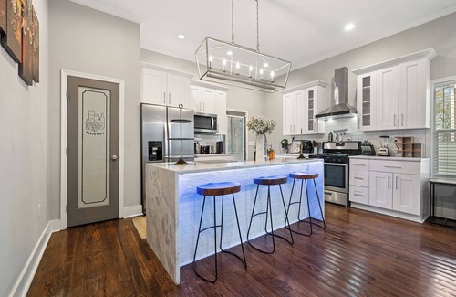 East Lake House | Decatur Dream Getaway: 5-Bedroom Home w/Movie Projector, Pool Table, Wifi AC