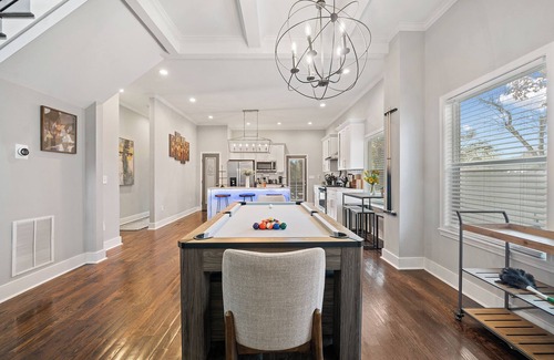 East Lake House | Decatur Dream Getaway: 5-Bedroom Home w/Movie Projector, Pool Table, Wifi AC