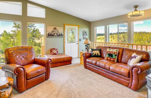 Indian Mountain House | Deck and Views Pet-Friendly Cabin in Jefferson!