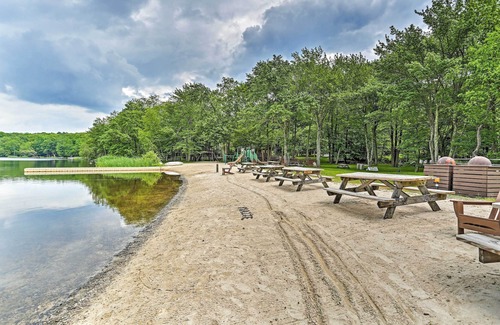 Gouldsboro Cottage | Deck, Fire Pit & Sauna: Big Bass Lake Getaway!