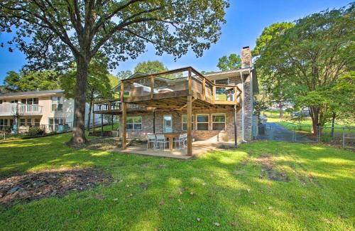 Piney House | Deck, Fire Pit Waterfront Lake Hamilton Home