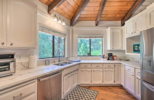 Apple Hill House | Deck & Grill: Camino Home in Wine Country!