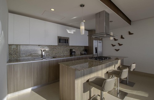 Amapas Condo | DECK JACUZZI| AMAPAS 353| BLOCK 2 BEACH| ROOFPOOL| GYM| LOS MUEURTOS BEACH