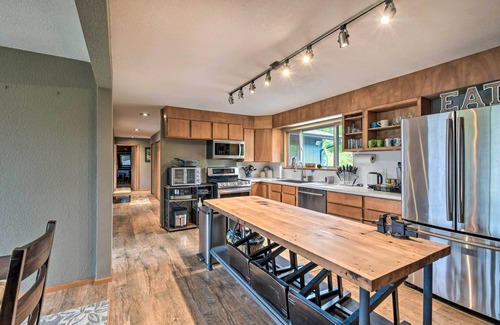 Union House | Deck & Sweeping Views: Family Union Home