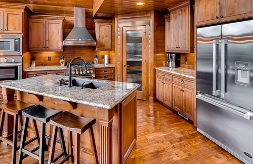 Cle Elum House | Deck the Halls with Mountain Views in Winter Lodge+Fall 3rd Night