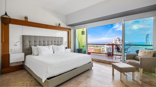 Puerto Vallarta Apartment | Deck12 Casino and Resort by Monyxbnb