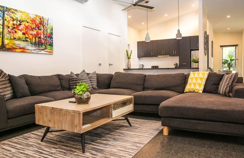 Bright House | DECKED OUT AT BRIGHT : Bright