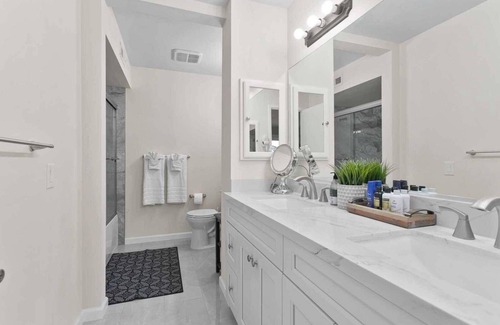 Valle Lindo House | Dedicate Workspace|Communal Pool|Patio With Furniture|Gated Community #41910