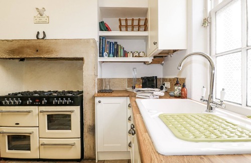 Darley Dale Cottage | DEELEY HOUSE, pet friendly, character holiday cottage in Darley Dale