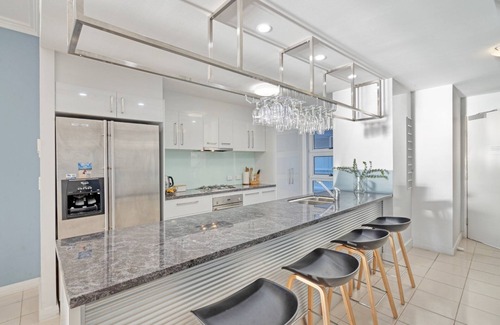 Brisbane Waterfront House | Deep Blue 12 Apartment Moreton island