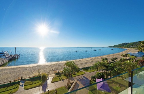 Brisbane Waterfront House | Deep Blue 12 Apartment Moreton island