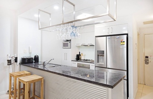 Brisbane Waterfront House | Deep Blue 13 Apartment Moreton island