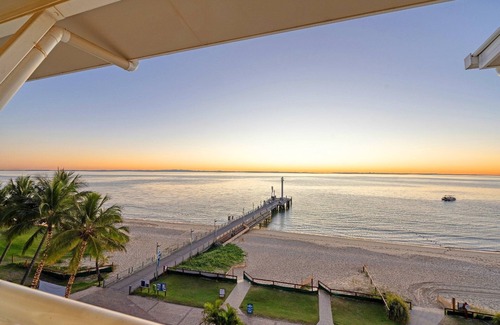 Brisbane Waterfront House | Deep Blue 13 Apartment Moreton island