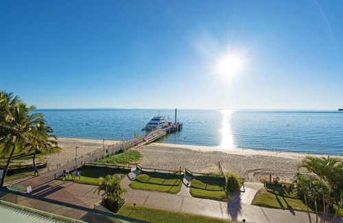 Brisbane Waterfront House | Deep Blue 13 Apartment Moreton island