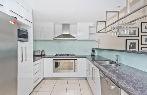 Brisbane Waterfront Apartment | Deep Blue Apartment 20 Tangalooma