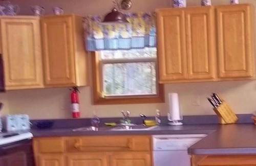 Thayerville Cabin | Deep Creek Lake – Lake View Cabin with Hot Tub, Fireplace, and Pool Table