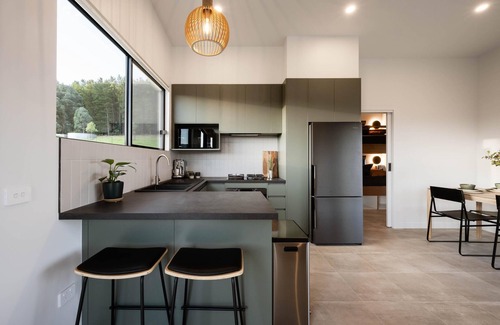 Bright Apartment | Deep Creek: Rosie's Rest - Modern farmstay with breathtaking views.