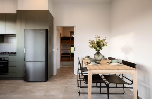 Bright Apartment | Deep Creek: Rosie's Rest - Modern farmstay with breathtaking views.