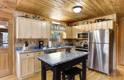 Morganton Cabin | Deer Crossing-Romantic, Charming and Secluded. Hot Tub, Fire pit
