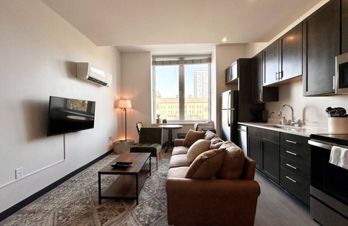 Westown Apartment | Deer District Studio Apt - One Block from Fiserv and Baird