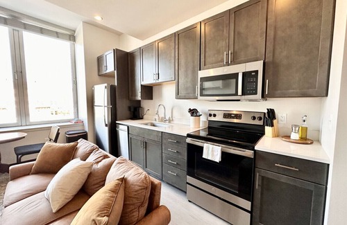 Westown Apartment | Deer District Studio Apt - One Block from Fiserv and Baird