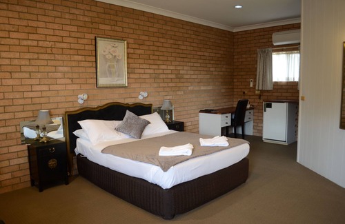 Armidale Hotel | Deer Park Motor Inn