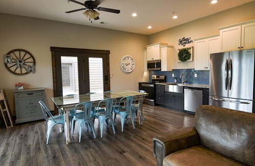 Lampe House | Deer Ridge Lodge ADA Water View w/Pickleball Court