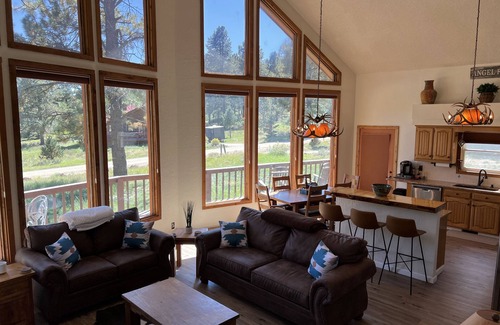 Angel Fire House | Deer Ridge Lodge - Quick access to Ski Slopes