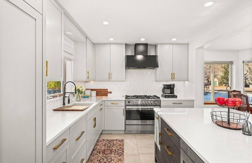 El Jebel House | Deer Run Vista | Mid-Valley, Sleeps 8, Lg Yard