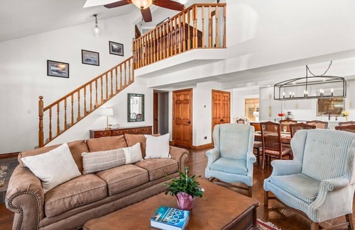 El Jebel House | Deer Run Vista | Mid-Valley, Sleeps 8, Lg Yard