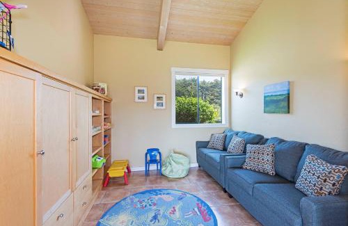 Sea Ranch House | Deer View Hot Tub & Filtered Ocean Views