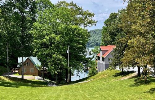 La Follette House | Deerfield Hideaway at Old Rocky home