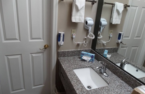 Xenia Hotel | Deerfield Inn