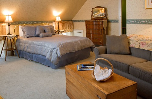 West Dover Bed & Breakfast | Deerfield Valley Inn, 5min. to M.Snow Room Entire Innn