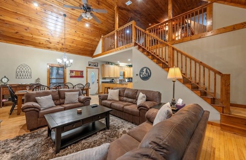 Ellijay Cabin | Deerwoodslodge-ELLIJAY,GA-Sleeps 2-16 Hot Tub Firepit Arcade Winerys Coosawattee