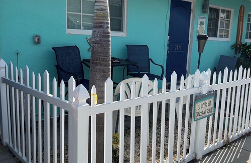 Fort Myers Beach Cottage | DEJA BLUE 1000 FT from Beach Great for Families