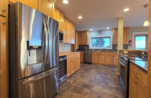Crescent City North House | del Playa: Luxurious Craftsman Beachfront Home