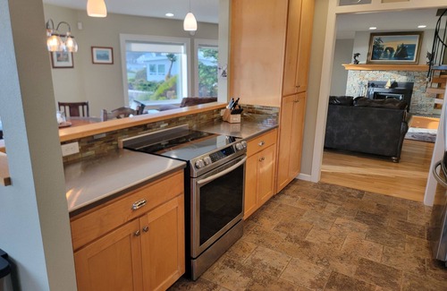 Crescent City North House | del Playa: Luxurious Craftsman Beachfront Home