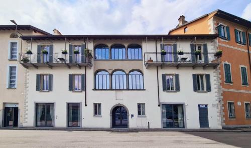 Malgrate Apartment | Delago 1685